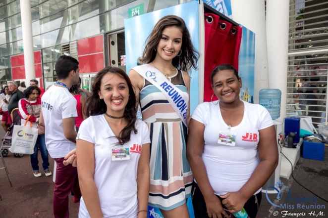 Miss Réunion sur le stand Antenne Réunion au Salon de la Maison