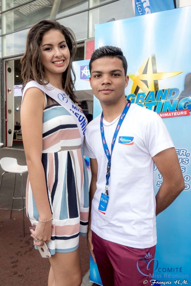 Miss Réunion sur le stand Antenne Réunion au Salon de la Maison