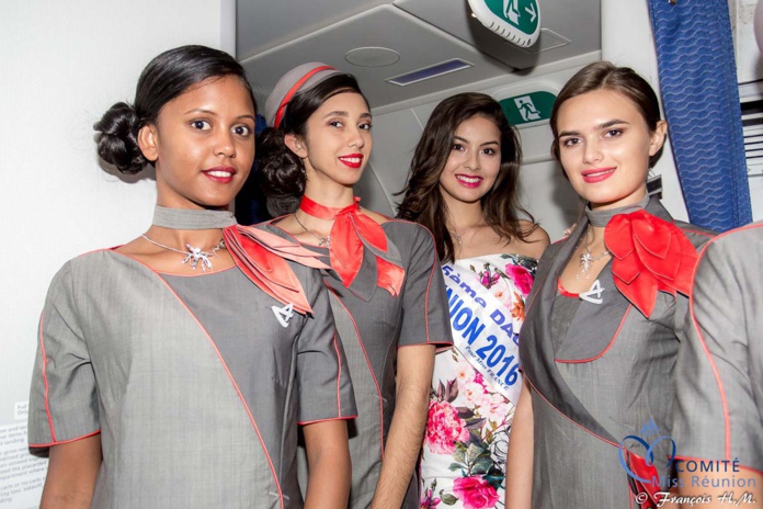 Les 12 candidates de retour de Bangkok avec Air Austral Les 12 candidates de retour de Bangkok avec Air Austral
