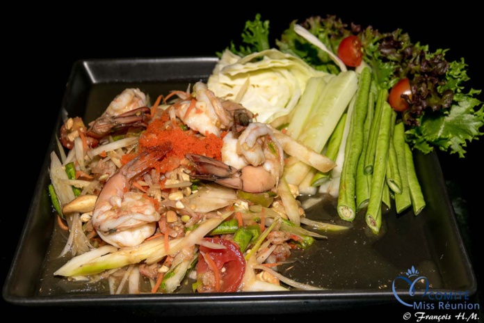 Les 12 candidates à la soirée Siam@Siam à Bangkok Les 12 candidates à la soirée Siam@Siam à Bangkok