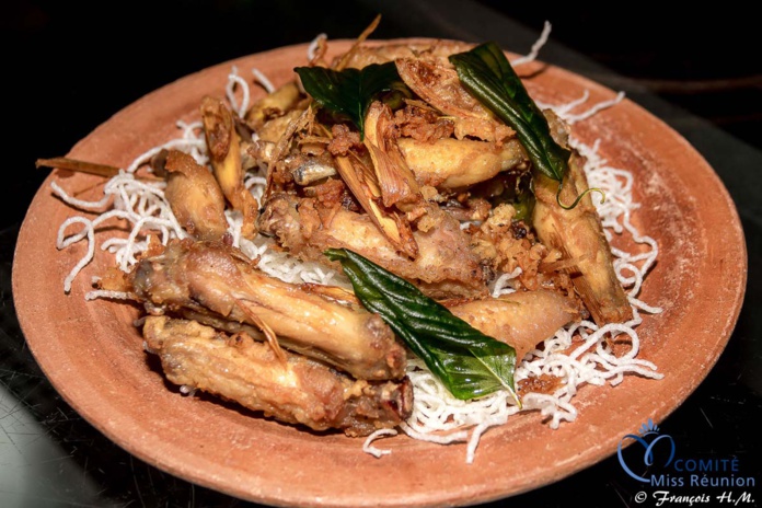 Les 12 candidates à la soirée Siam@Siam à Bangkok Les 12 candidates à la soirée Siam@Siam à Bangkok