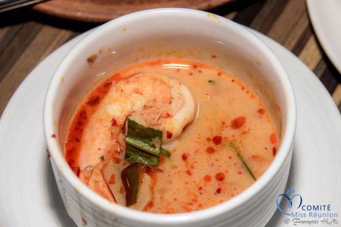 Les 12 candidates à la soirée Siam@Siam à Bangkok Les 12 candidates à la soirée Siam@Siam à Bangkok