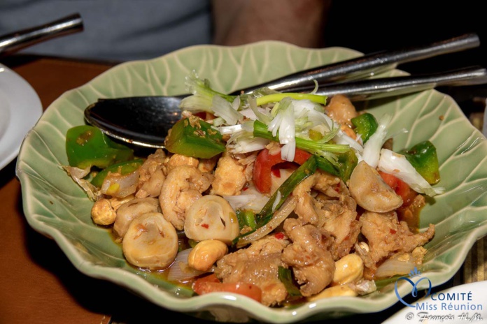 Les 12 candidates à la soirée Siam@Siam à Bangkok Les 12 candidates à la soirée Siam@Siam à Bangkok