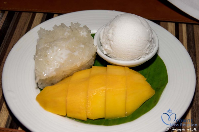 Les 12 candidates à la soirée Siam@Siam à Bangkok Les 12 candidates à la soirée Siam@Siam à Bangkok