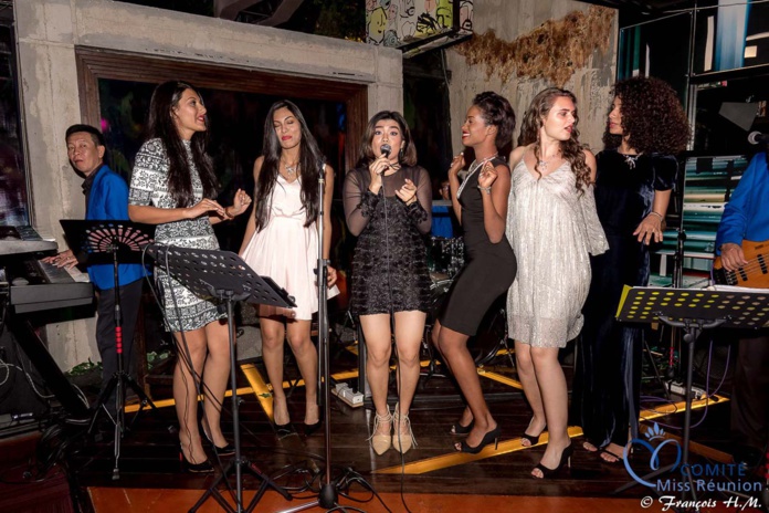 Tout le monde sur la scène! Tout le monde sur la scène!