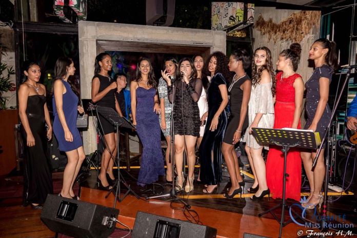 Tout le monde sur la scène! Tout le monde sur la scène!