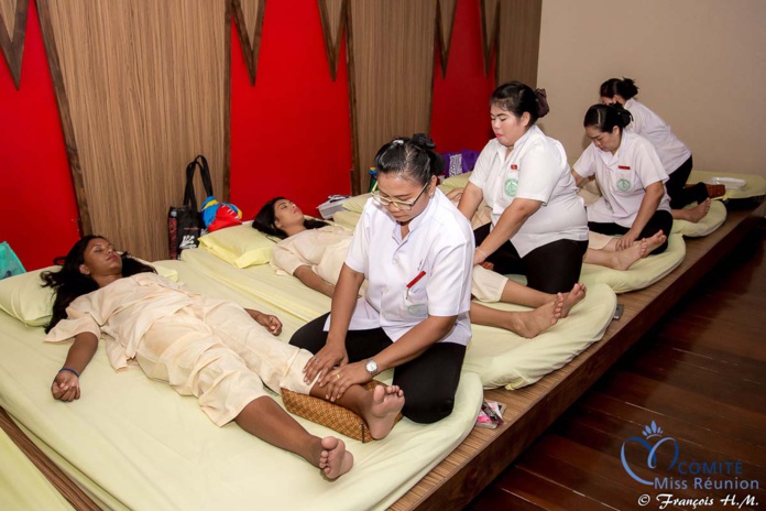 Massage thaïlandais pour les 12 candidates Massage thaïlandais pour les 12 candidates