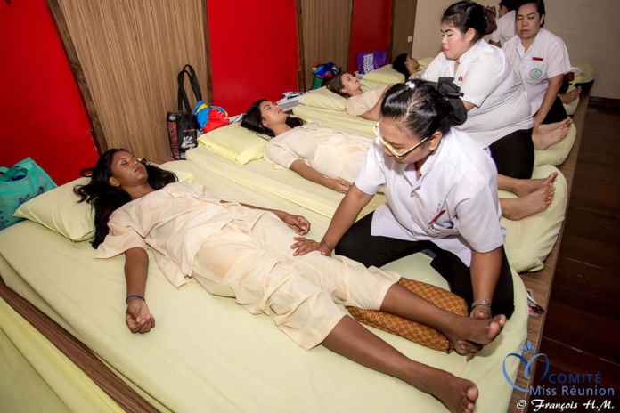 Massage thaïlandais pour les 12 candidates Massage thaïlandais pour les 12 candidates