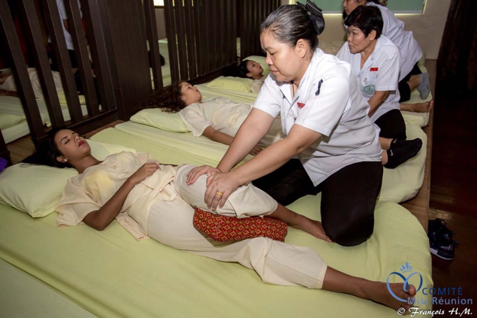 Massage thaïlandais pour les 12 candidates Massage thaïlandais pour les 12 candidates