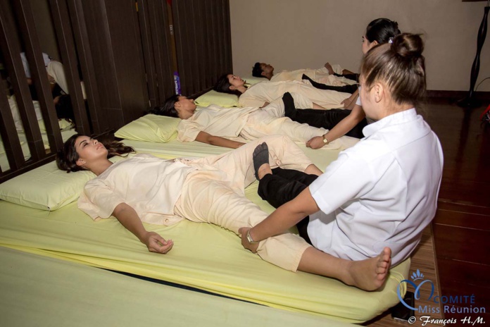 Massage thaïlandais pour les 12 candidates Massage thaïlandais pour les 12 candidates
