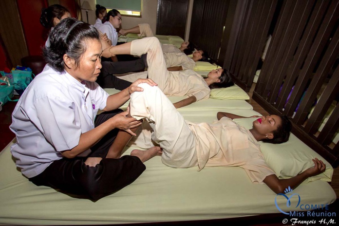 Massage thaïlandais pour les 12 candidates Massage thaïlandais pour les 12 candidates