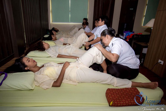 Massage thaïlandais pour les 12 candidates Massage thaïlandais pour les 12 candidates