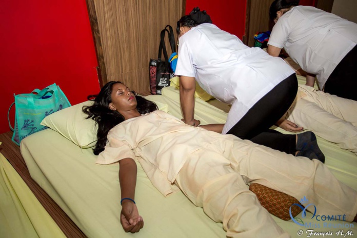 Massage thaïlandais pour les 12 candidates Massage thaïlandais pour les 12 candidates