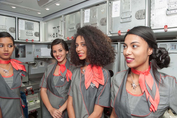 En attente de défiler... En attente de défiler...