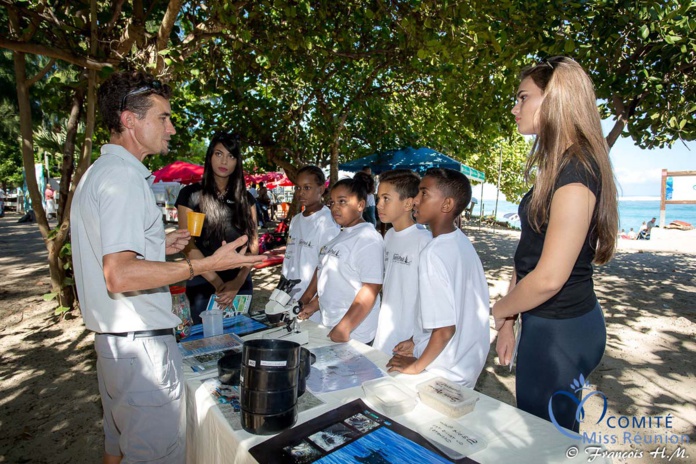 Opération éco-citoyenne Canal+ avec les 12 candidates Miss Réunion et des enfants Opération éco-citoyenne Canal+ avec les 12 candidates Miss Réunion et des enfants