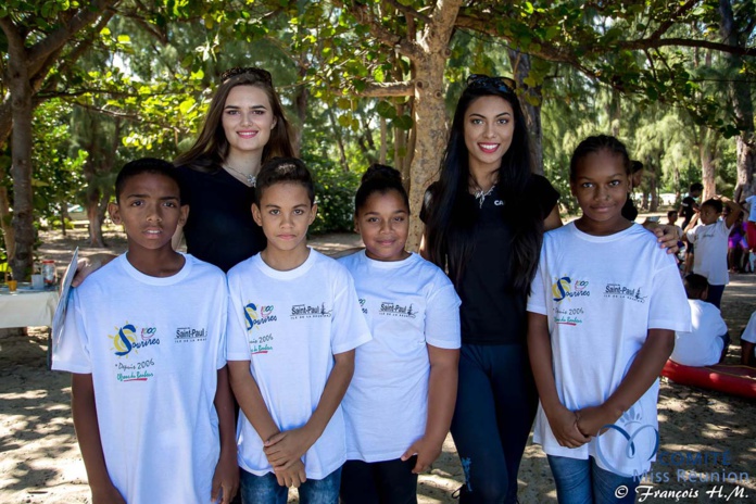 Opération éco-citoyenne Canal+ avec les 12 candidates Miss Réunion et des enfants