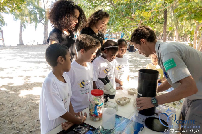 Opération éco-citoyenne Canal+ avec les 12 candidates Miss Réunion et des enfants Opération éco-citoyenne Canal+ avec les 12 candidates Miss Réunion et des enfants