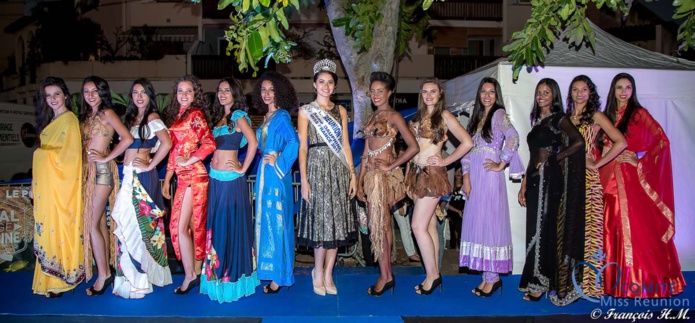 Les 12 candidates avec Ambre N'guyen