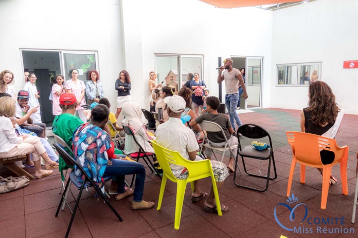 Miss Réunion fête la musique avec les enfants au CHU