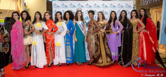 Les 12 candidates avec Ambre N'guyen