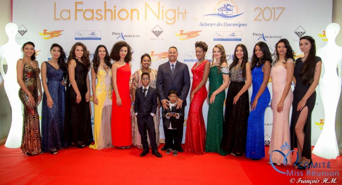 Avec Jean-Louis Moutoussamy, son épouse et leurs enfants Avec Jean-Louis Moutoussamy, son épouse et leurs enfants