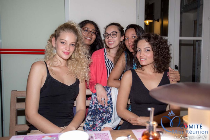 Les Ladies ont posé pour le photographe Les Ladies ont posé pour le photographe