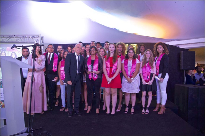 Miss Réunion marraine de la cérémonie de remise de diplômes à l'IUT