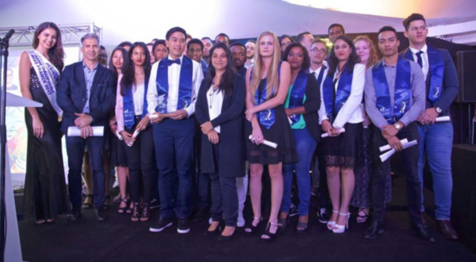 Miss Réunion marraine de la cérémonie de remise de diplômes à l'IUT Miss Réunion marraine de la cérémonie de remise de diplômes à l'IUT