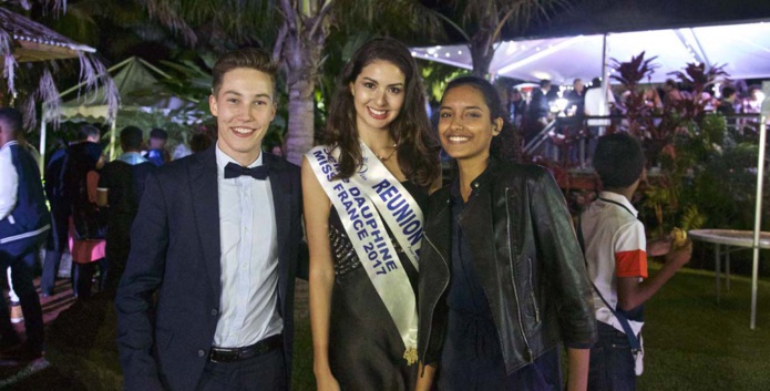 Miss Réunion marraine de la cérémonie de remise de diplômes à l'IUT Miss Réunion marraine de la cérémonie de remise de diplômes à l'IUT