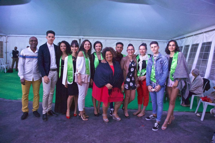 Miss Réunion marraine de la cérémonie de remise de diplômes à l'IUT Miss Réunion marraine de la cérémonie de remise de diplômes à l'IUT