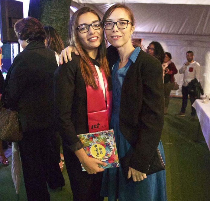 Miss Réunion marraine de la cérémonie de remise de diplômes à l'IUT Miss Réunion marraine de la cérémonie de remise de diplômes à l'IUT