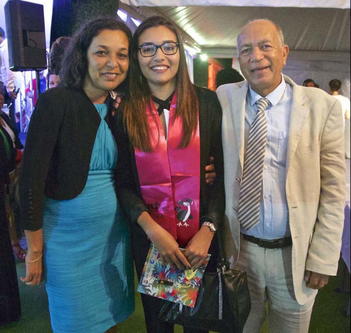 Miss Réunion marraine de la cérémonie de remise de diplômes à l'IUT Miss Réunion marraine de la cérémonie de remise de diplômes à l'IUT