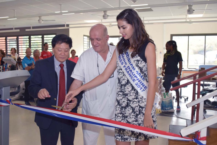 André Thien Ah Koon, maire du Tampon, Marc Bouquet, chef de service, et Ambre N'guyen, Miss Réunion 2016 et 5ème dauphine Miss France 2017 André Thien Ah Koon, maire du Tampon, Marc Bouquet, chef de service, et Ambre N'guyen, Miss Réunion 2016 et 5ème dauphine Miss France 2017