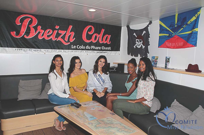 Miss Réunion marraine du bateau militaire Le Champlain Miss Réunion marraine du bateau militaire Le Champlain