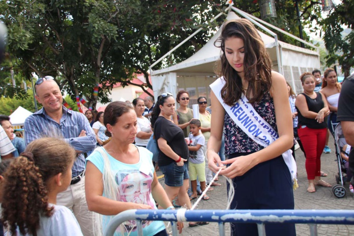 Ambre a participé au concours de tressage du vacoa Ambre a participé au concours de tressage du vacoa