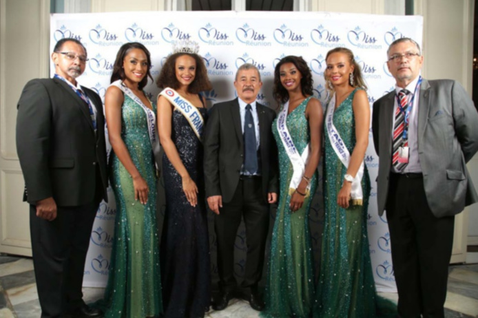 Miss France et ses dauphines avec leur service sécurité: Dominique Fontaine, Jacques Laravine et Pierre Maunier Miss France et ses dauphines avec leur service sécurité: Dominique Fontaine, Jacques Laravine et Pierre Maunier