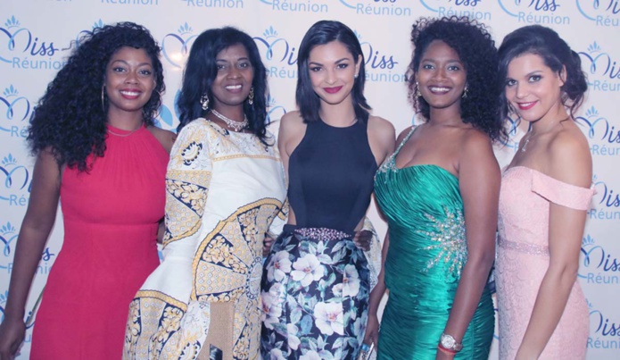 Azuima Issa entourée de Sabeykarathy et son équipe, et de Vanille M'doihoma Azuima Issa entourée de Sabeykarathy et son équipe, et de Vanille M'doihoma