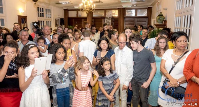 Beaucoup de monde également dans le salon d'honneur de la mairie...