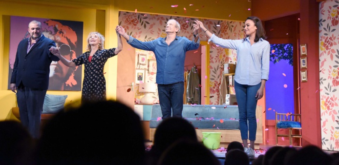 Le salut des artistes aux spectateurs Le salut des artistes aux spectateurs