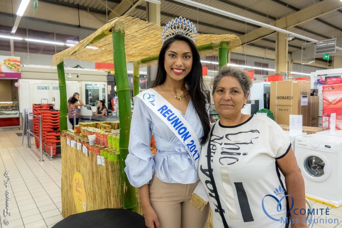 Miss Réunion 2017 en dédicaces à l'Étang-Salé