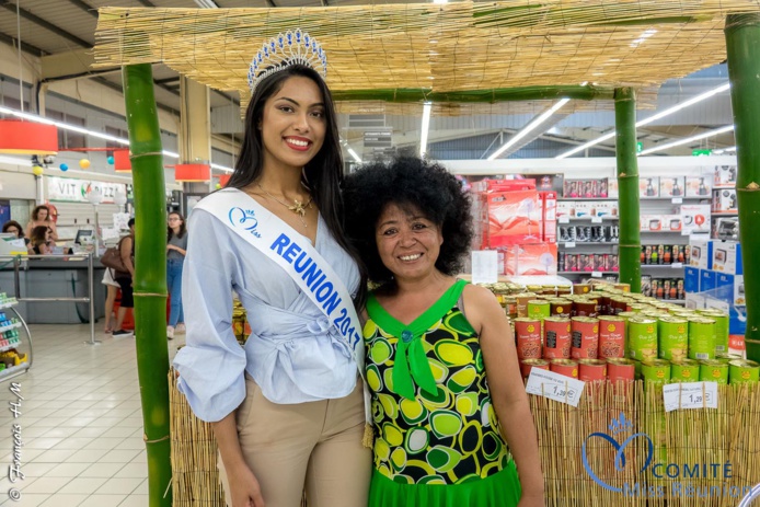 Miss Réunion 2017 en dédicaces à l'Étang-Salé