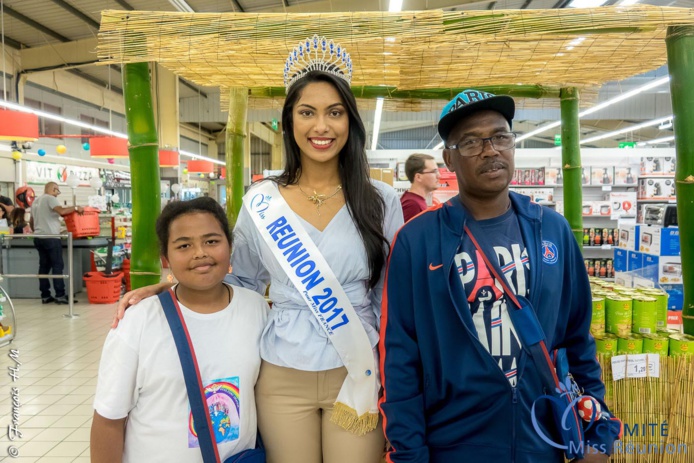 Miss Réunion 2017 en dédicaces à l'Étang-Salé