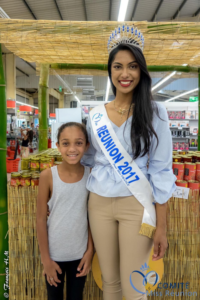 Miss Réunion 2017 en dédicaces à l'Étang-Salé