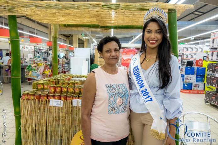 Miss Réunion 2017 en dédicaces à l'Étang-Salé