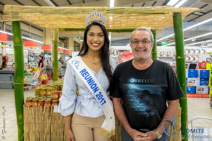 Miss Réunion 2017 en dédicaces à l'Étang-Salé