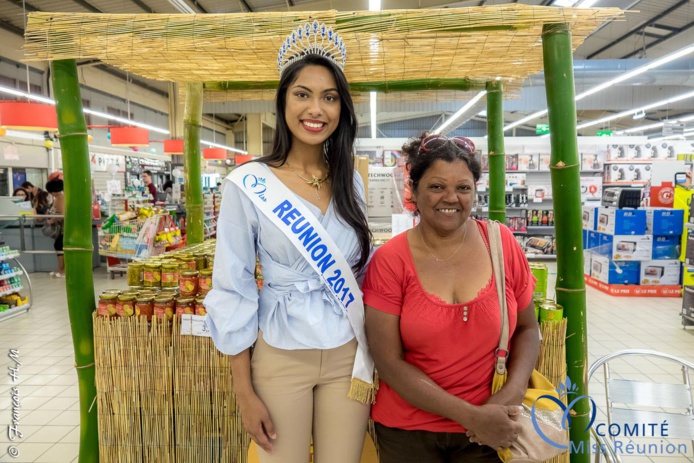 Miss Réunion 2017 en dédicaces à l'Étang-Salé