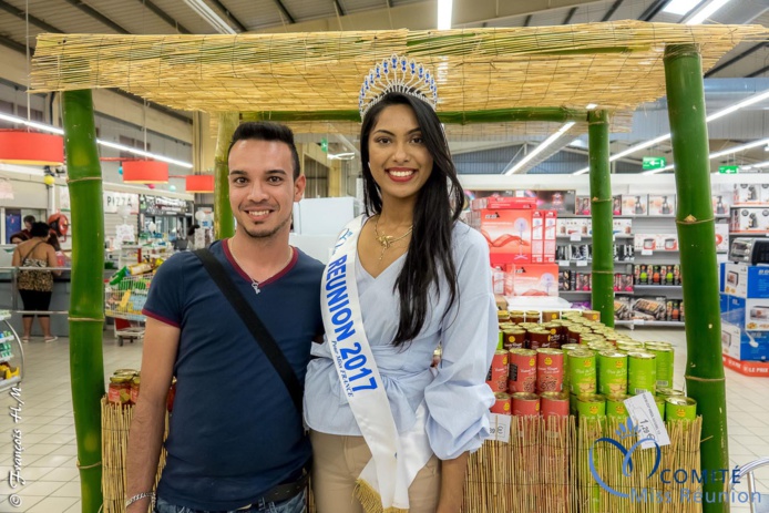 Miss Réunion 2017 en dédicaces à l'Étang-Salé