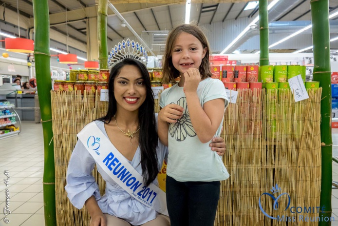Miss Réunion 2017 en dédicaces à l'Étang-Salé