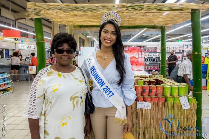 Miss Réunion 2017 en dédicaces à l'Étang-Salé