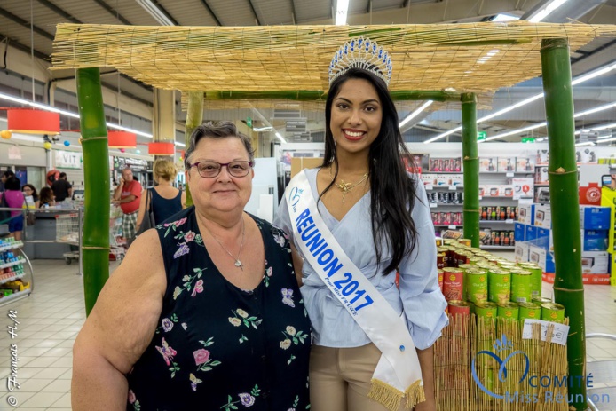 Miss Réunion 2017 en dédicaces à l'Étang-Salé